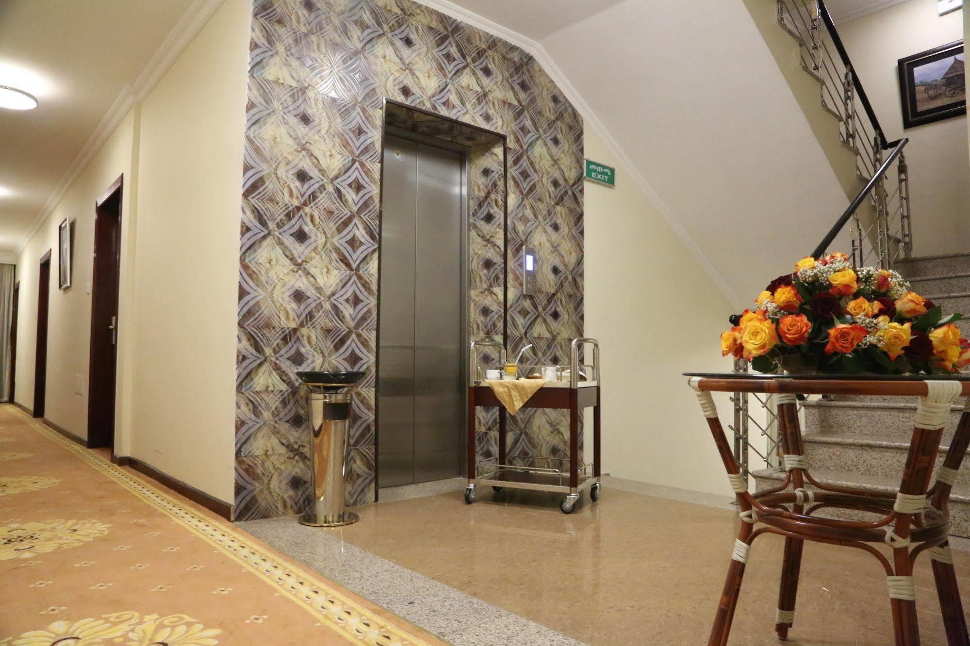 Caravan Hotel Аддис-Абеба Экстерьер фото